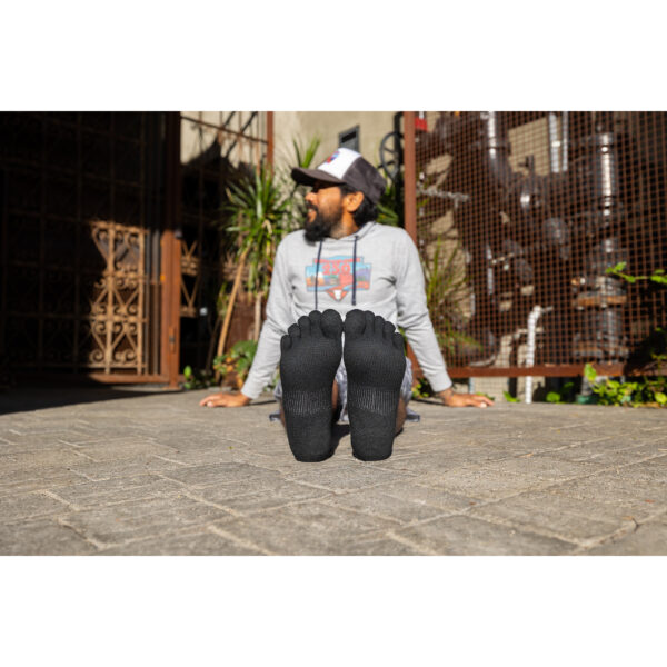 Injinji Run Lightweight NoShow Black - Image 4
